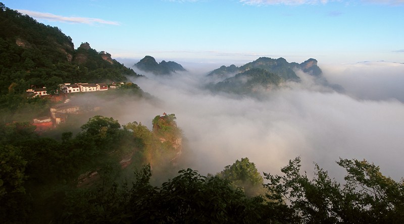 仙居（作者：胡宏坤；；；拍摄所在：休宁县齐云山镇齐云山村；；；联系电话：18955966555；；；联系地点：休宁县工商局）.jpg